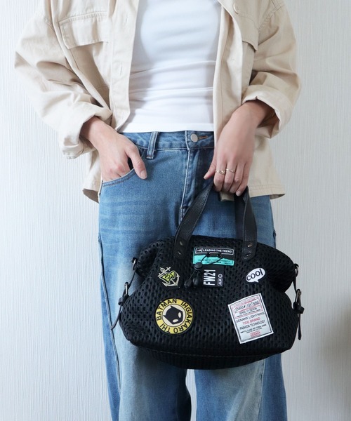 florist（フローリスト）の「【2size展開/M・L】2WAY ラッセルメッシュカスタムワッペンボストンバッグ/ショルダーバッグ/トラベルバッグ（ボストンバッグ・レディース・ブラック系3/ブラック系4/ブラック系2/ブラック系1・M/L）」の7枚目の写真