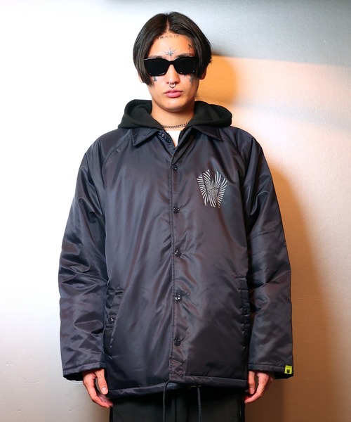 [W] by VIRGOwearworks（ダブリューバイヴァルゴウェアーワークス）の「Warp logo coach jacket（ナイロンジャケット・メンズ・ブラック/ネイビー・MEDIUM/LARGE/X-LARGE）」の2枚目の写真