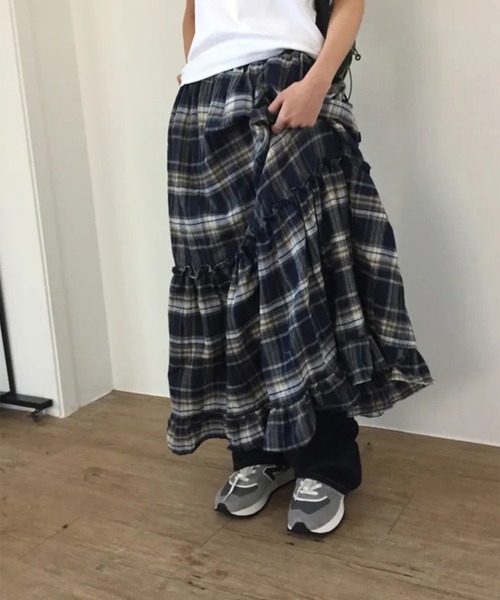 LYEON(リヨン)の「チェックティアードフリルスカート(スカート・レディース・ブラウン/ネイビー・FREE)」の2枚目の写真