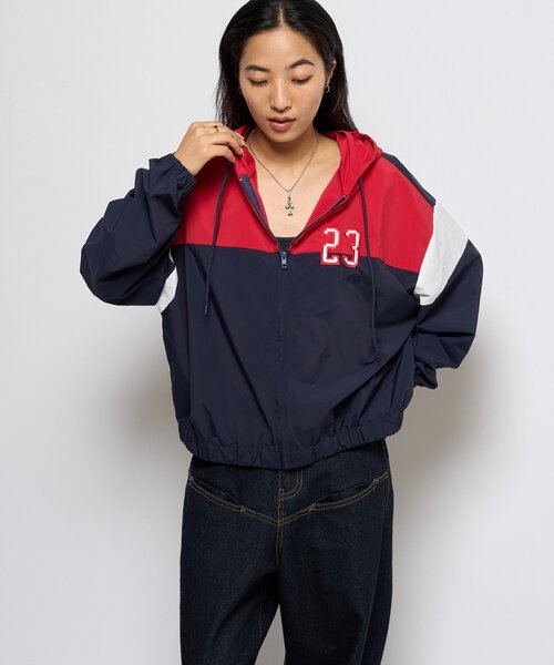 WHO'S WHO gallery（フーズフーギャラリー）の「ナンバリングナイロンパーカー（ナイロンジャケット・レディース・レッド/ブラック・FREE）」の3枚目の写真