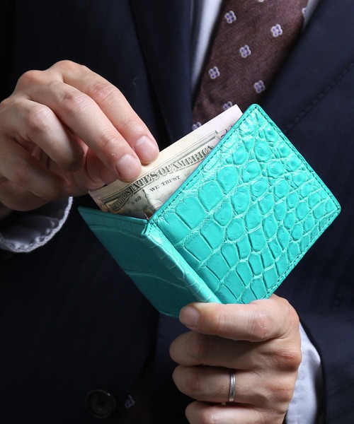 sankyo shokai(サンキョウショウカイ)の「クロコダイルレザー マネークリップ(札入れ/マネークリップ・メンズ・ダークグリーン/ブラック系/グレー系/ブルー/ウッド/グレー/ターコイズブルー/ダークブラウン/ネイビー/ブラック/ダークブラウン系/ターコイズブルー系/ネイビー系/ライトベージュ・FREE)」の16枚目の写真