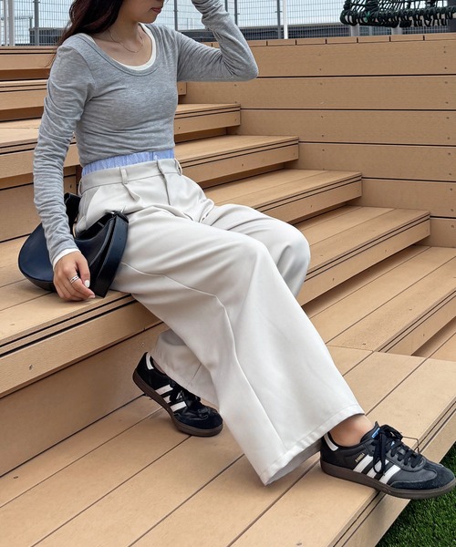 ISOOK（アイスー）の「【ISOOK / アイスー】バックオープンタイトカットソー / Tシャツ 長袖 ロンT レイヤード ベーシックトップス 重ね着 薄手 シンプルトップス タイトシルエット 白T インナー レッド グレー ホワイト ブラウン 赤 白 茶 無地ZOZOTOWN限定（Tシャツ/カットソー・レディース・グレー/レッド/ホワイト/ブラウン・FREE）」の8枚目の写真