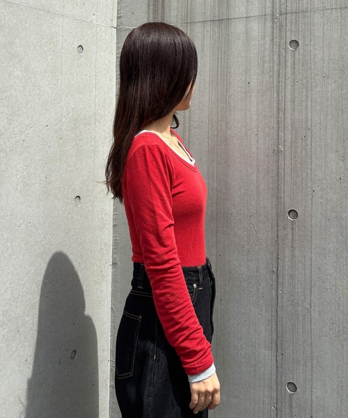 ISOOK（アイスー）の「【ISOOK / アイスー】バックオープンタイトカットソー / Tシャツ 長袖 ロンT レイヤード ベーシックトップス 重ね着 薄手 シンプルトップス タイトシルエット 白T インナー レッド グレー ホワイト ブラウン 赤 白 茶 無地ZOZOTOWN限定（Tシャツ/カットソー・レディース・グレー/レッド/ホワイト/ブラウン・FREE）」の14枚目の写真