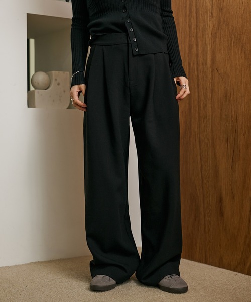LAULEN（ローレン）の「double tuck wide pants /ソリッドカラーダブルタックワイドパンツ（その他パンツ・レディース・ワインレッド/グレー/ブラック/ベージュ・S/M）」の2枚目の写真