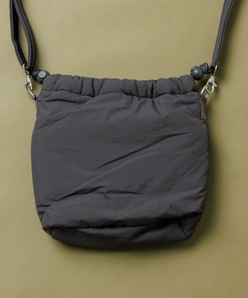 FREAK'S STORE（フリークスストア）の「HIGH LOFT PRIMALOFT POUCH/ハイロフト プリマロフト 巾着バッグ ポーチ（ショルダーバッグ・メンズ・ブラック/オリーブ/その他/チャコールグレー・ONE SIZE）」の11枚目の写真