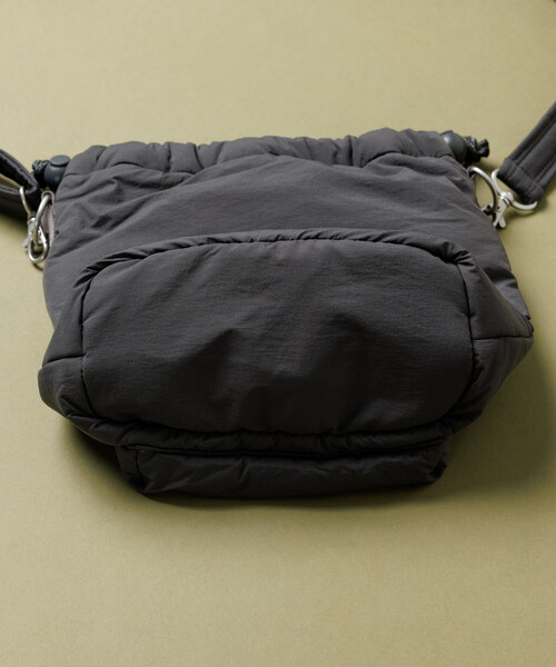 FREAK'S STORE（フリークスストア）の「HIGH LOFT PRIMALOFT POUCH/ハイロフト プリマロフト 巾着バッグ ポーチ（ショルダーバッグ・メンズ・ブラック/オリーブ/その他/チャコールグレー・ONE SIZE）」の12枚目の写真