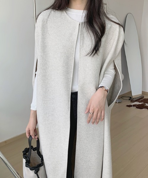 emi+（エミプラス）の「ニットメルトンドルマンポンチョコート（ポンチョ・レディース・アイボリー/ブラック/モカ・FREE）」の8枚目の写真