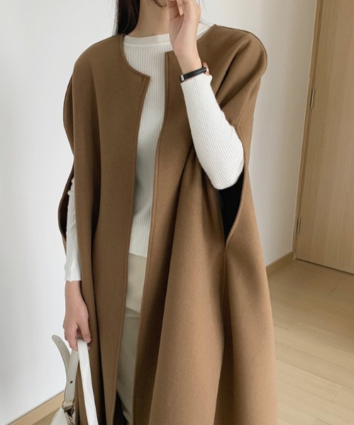 emi+（エミプラス）の「ニットメルトンドルマンポンチョコート（ポンチョ・レディース・アイボリー/ブラック/モカ・FREE）」の9枚目の写真