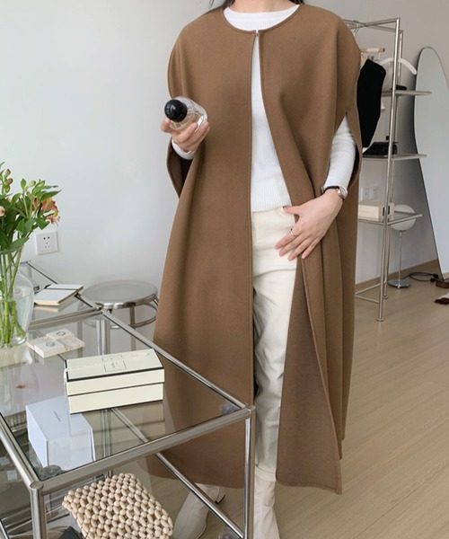 emi+（エミプラス）の「ニットメルトンドルマンポンチョコート（ポンチョ・レディース・アイボリー/ブラック/モカ・FREE）」の10枚目の写真