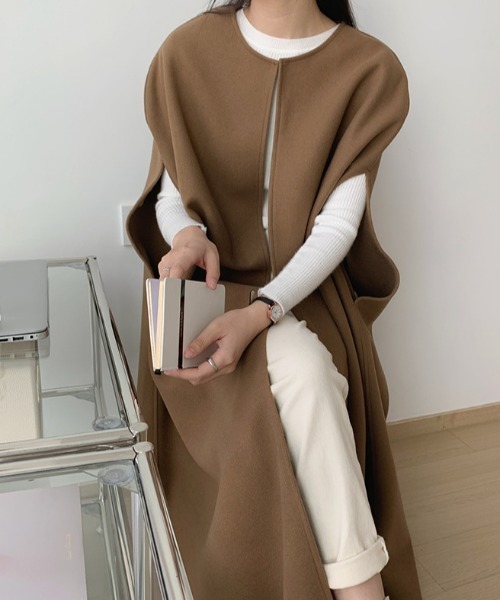 emi+（エミプラス）の「ニットメルトンドルマンポンチョコート（ポンチョ・レディース・アイボリー/ブラック/モカ・FREE）」の11枚目の写真