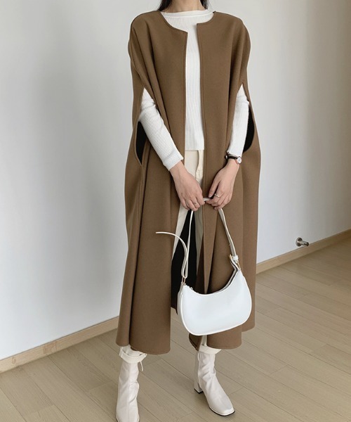 emi+（エミプラス）の「ニットメルトンドルマンポンチョコート（ポンチョ・レディース・アイボリー/ブラック/モカ・FREE）」の13枚目の写真