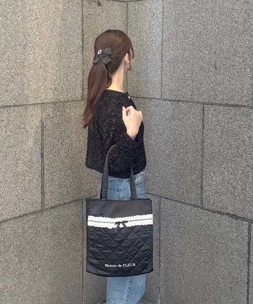 Maison de FLEUR（メゾンドフルール）の「コットンフリルスクエアトート（トートバッグ・レディース・ブラック/ピンク・FREE）」の4枚目の写真