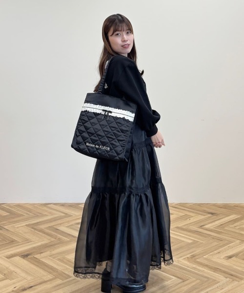 Maison de FLEUR（メゾンドフルール）の「コットンフリルスクエアトート（トートバッグ・レディース・ブラック/ピンク・FREE）」の5枚目の写真