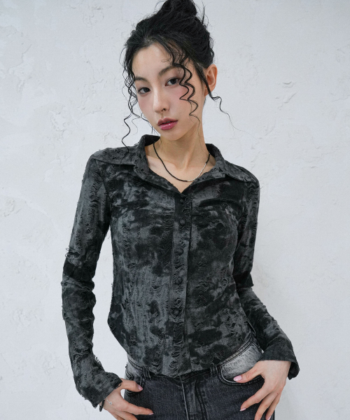 AVANDRESS(アバンドレス )の「CONG ダーククラウド ロングシャツ ブラック(シャツ/ブラウス・レディース・ブラック・SMALL/MEDIUM)」の2枚目の写真