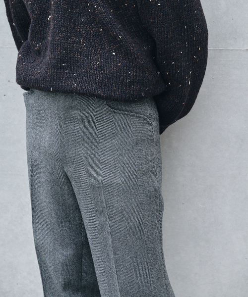 EDIFICE（エディフィス）の「Fumiya Hirano(フミヤヒラノ) 別注 Bloomsbury Flare トラウザー（スラックス・メンズ・グレー/ブラック/ベージュ・34/36/38/40）」の2枚目の写真