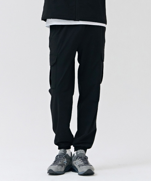 CHASECULT(チェイスカルト)の「共用ストレッチカーゴジョガーパンツ-DERU2219B03(スウェットパンツ・メンズ・ブラック・92/82/86/67/70/76)」の1枚目の写真