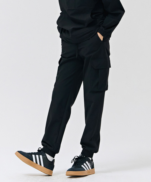 CHASECULT(チェイスカルト)の「共用ストレッチカーゴジョガーパンツ-DERU2219B03(スウェットパンツ・メンズ・ブラック・92/82/86/67/70/76)」の2枚目の写真