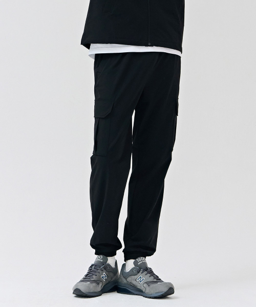 CHASECULT(チェイスカルト)の「共用ストレッチカーゴジョガーパンツ-DERU2219B03(スウェットパンツ・メンズ・ブラック・92/82/86/67/70/76)」の4枚目の写真