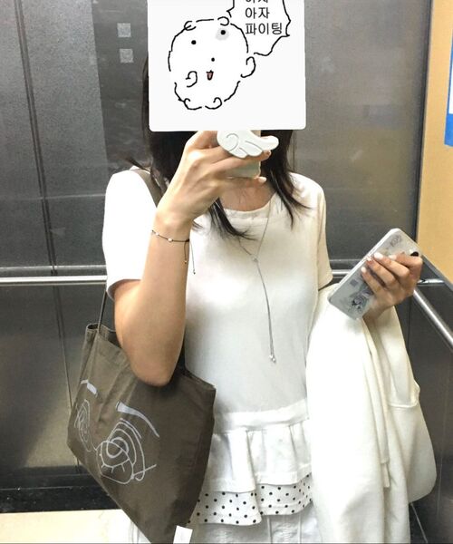 PLACE STUDIO（プレイススタジオ）の「ストラップノースリーブレイヤードシャーリングドットフリル半袖Tシャツ _ 2COLOR（Tシャツ/カットソー・レディース・ホワイト・FREE）」の6枚目の写真