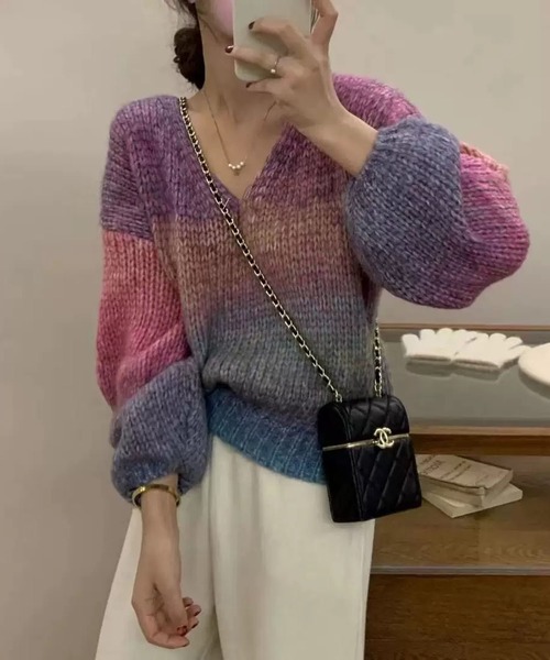 VIBGYOR（ヴィブジョー）の「【EIZZ/アイズ】グラデーションカラー Vネック ルーズニット（ニット/セーター・レディース・パープル/ピンク・FREE）」の11枚目の写真