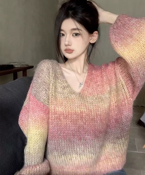 VIBGYOR（ヴィブジョー）の「【EIZZ/アイズ】グラデーションカラー Vネック ルーズニット（ニット/セーター・レディース・パープル/ピンク・FREE）」の6枚目の写真