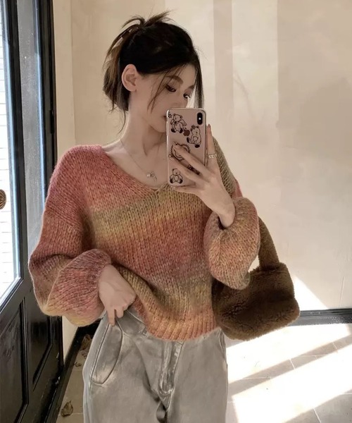 VIBGYOR（ヴィブジョー）の「【EIZZ/アイズ】グラデーションカラー Vネック ルーズニット（ニット/セーター・レディース・パープル/ピンク・FREE）」の7枚目の写真