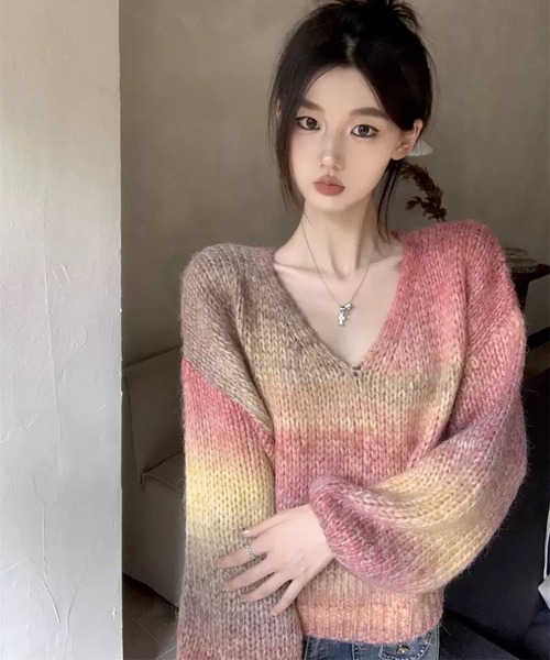 VIBGYOR（ヴィブジョー）の「【EIZZ/アイズ】グラデーションカラー Vネック ルーズニット（ニット/セーター・レディース・パープル/ピンク・FREE）」の8枚目の写真