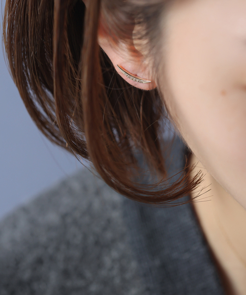 Lilas(リラ)の「《WEB限定》ムーンラインホワイトトパーズピアス K10(両耳)(ピアス(両耳用)・レディース・ゴールド・FREE)」の2枚目の写真