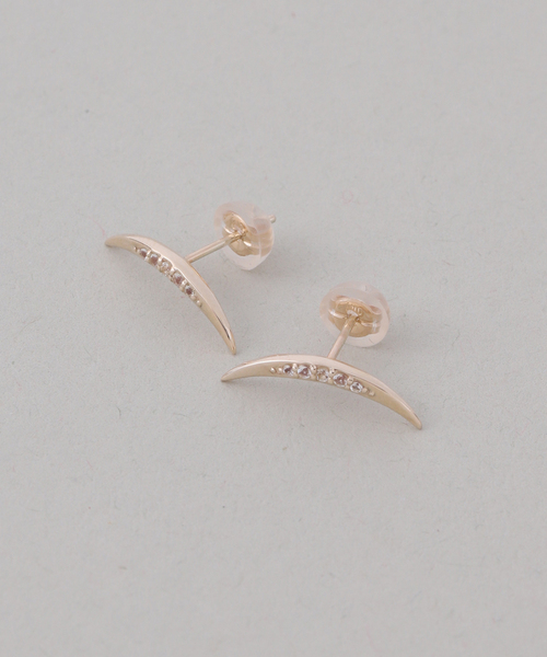 Lilas(リラ)の「《WEB限定》ムーンラインホワイトトパーズピアス K10(両耳)(ピアス(両耳用)・レディース・ゴールド・FREE)」の8枚目の写真