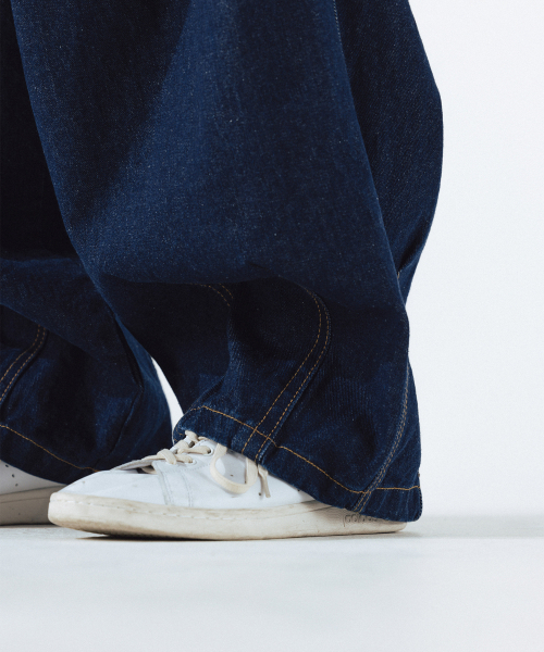 ANGLAN(アングラン)の「Rigid Indigo Denim Balloon Pants - Dark Blue(デニムパンツ・メンズ・ネイビー・FREE/1/2)」の2枚目の写真