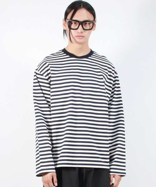 DEMARC(ドゥマーク)の「M STRIPE LOOSE-FIT LONG SLEEVE TEE - Dark Navy(Tシャツ/カットソー・メンズ・その他・MEDIUM/LARGE)」の3枚目の写真