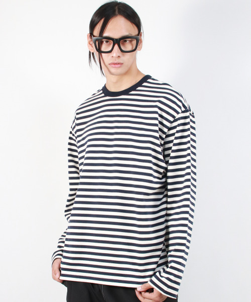 DEMARC(ドゥマーク)の「M STRIPE LOOSE-FIT LONG SLEEVE TEE - Dark Navy(Tシャツ/カットソー・メンズ・その他・MEDIUM/LARGE)」の6枚目の写真