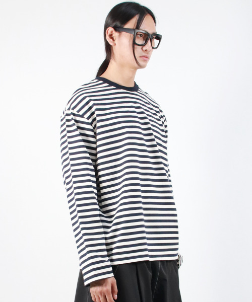 DEMARC(ドゥマーク)の「M STRIPE LOOSE-FIT LONG SLEEVE TEE - Dark Navy(Tシャツ/カットソー・メンズ・その他・MEDIUM/LARGE)」の9枚目の写真