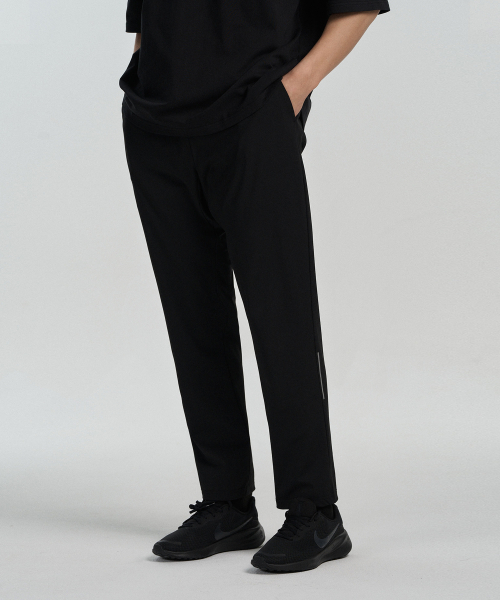 ATEZ（アテズ）の「AERO アクションテーパードトレーニングパンツ [ブラック]（スウェットパンツ・レディース・その他・X-LARGE/XX-LARGE/SMALL/MEDIUM/LARGE）」の4枚目の写真