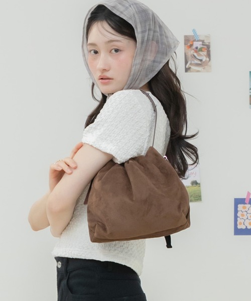 HEILIS(ヘイリス)の「巾着スエードショルダーバッグ / ブラック ブラウン キャメル 茶色 黒色 フェイクスエード ワンハンドル ストラップ 調節可能 ファスナー 巾着 ショルダー 春服 秋服 冬服(ショルダーバッグ・レディース・ブラック/ブラウン/ブラウン系その他/ベージュ系その他・FREE)」の10枚目の写真