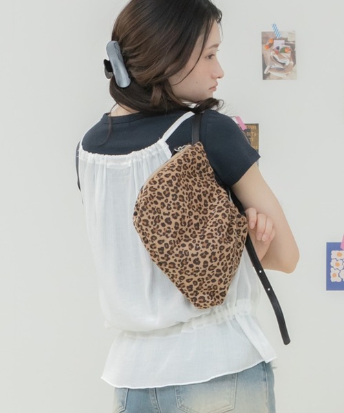 HEILIS(ヘイリス)の「巾着スエードショルダーバッグ / ブラック ブラウン キャメル 茶色 黒色 フェイクスエード ワンハンドル ストラップ 調節可能 ファスナー 巾着 ショルダー 春服 秋服 冬服(ショルダーバッグ・レディース・ブラック/ブラウン/ブラウン系その他/ベージュ系その他・FREE)」の14枚目の写真