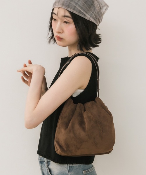 HEILIS(ヘイリス)の「巾着スエードショルダーバッグ / ブラック ブラウン キャメル 茶色 黒色 フェイクスエード ワンハンドル ストラップ 調節可能 ファスナー 巾着 ショルダー 春服 秋服 冬服(ショルダーバッグ・レディース・ブラック/ブラウン/ブラウン系その他/ベージュ系その他・FREE)」の20枚目の写真