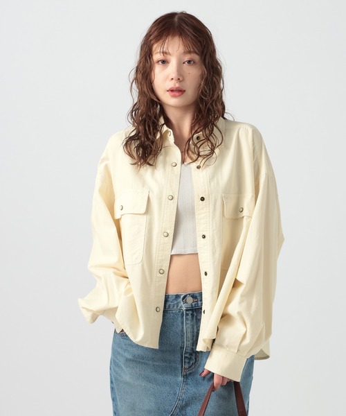 BAYFLOW（ベイフロー）の「コットンボーイフレンドシャツ（シャツ/ブラウス・レディース・オフホワイト/ブラウン系/イエロー・FREE）」の2枚目の写真