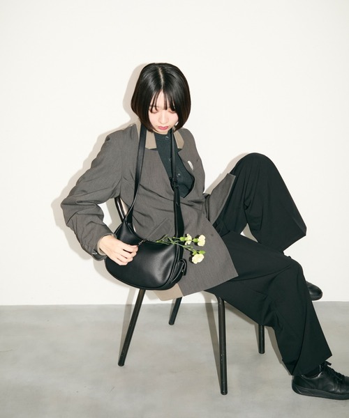 TONER（トナー）の「サイドファスナーラッシュショルダー/ロゴプレート付き（ショルダーバッグ・レディース・ブラック/オフホワイト/グレイッシュベージュ/ブラウン・FREE）」の22枚目の写真