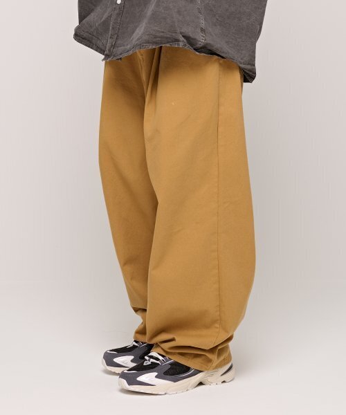 CARGOBROS(カーゴブロス)の「CBピンタックワイドデニムパンツ(キャメル)(デニムパンツ・メンズ・その他・S/M/L)」の4枚目の写真