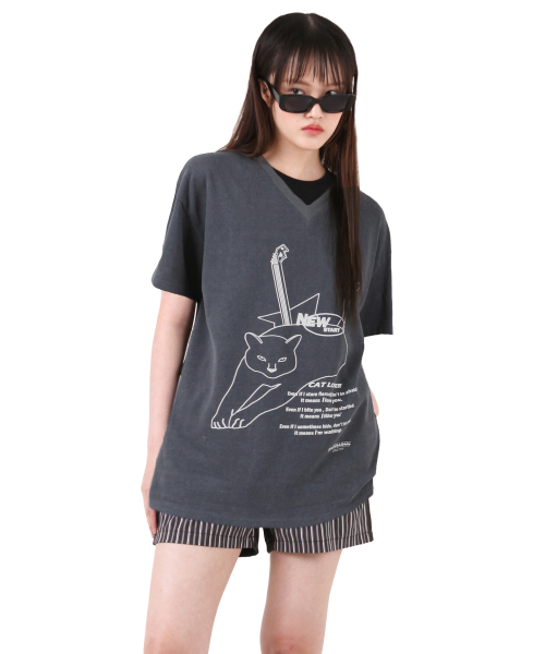 KATHARSIS(カタルシス)の「キャットラバーVネックTシャツチャコールONE SIZE(Tシャツ/カットソー・レディース・その他・ONE SIZE)」の1枚目の写真