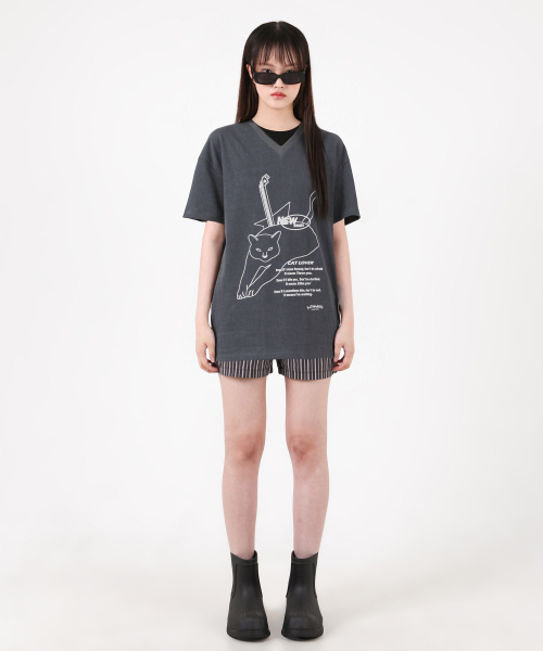 KATHARSIS(カタルシス)の「キャットラバーVネックTシャツチャコールONE SIZE(Tシャツ/カットソー・レディース・その他・ONE SIZE)」の2枚目の写真