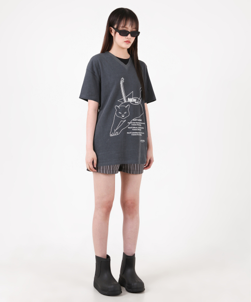 KATHARSIS(カタルシス)の「キャットラバーVネックTシャツチャコールONE SIZE(Tシャツ/カットソー・レディース・その他・ONE SIZE)」の3枚目の写真