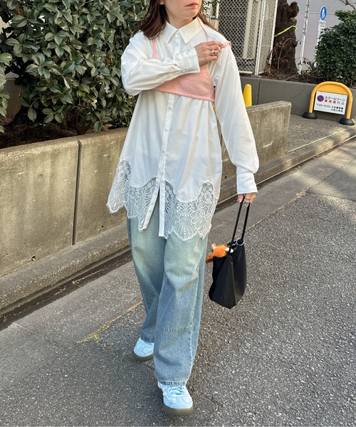 PILIT（ピリット）の「裾レースシャツ（シャツ/ブラウス・レディース・グレー/オフホワイト・MEDIUM）」の4枚目の写真