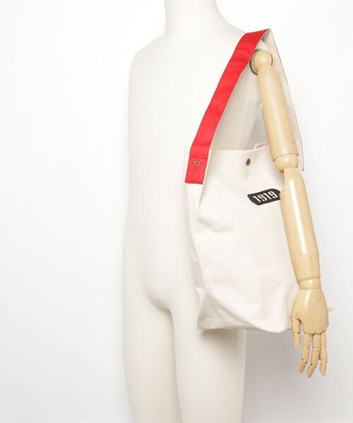 Champion（チャンピオン）の「【Champion/チャンピオン】直営限定コレクション メンズ ワンショルダーバッグ（ショルダーバッグ・メンズ・レッド/グリーン/ネイビー・FREE）」の7枚目の写真