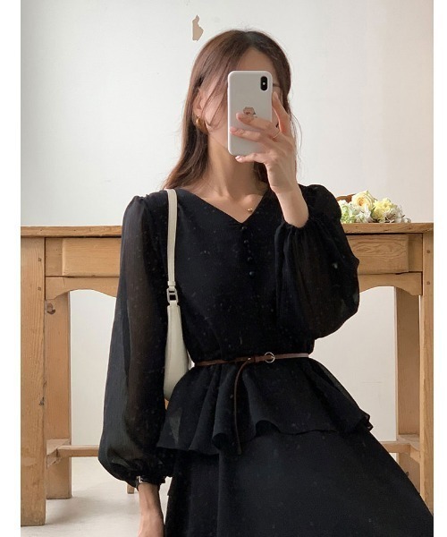 FAVORITO(ファヴォリート)の「ベルト付きVネックワンピース(ワンピース・レディース・ホワイト/ベージュ/ブラック・F)」の12枚目の写真