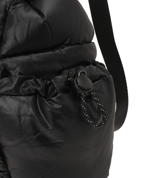 NIKE（ナイキ）の「NIKE NSW PUFFLE MINI BKPK HQ6693-010（ショルダーバッグ・レディース・ブラック・ONE SIZE）」の5枚目の写真