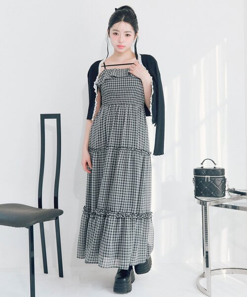 OLIVE des OLIVE（オリーブデオリーブ）の「フリルシャーリングティアードキャミワンピ（ワンピース・レディース・サックスブルー/ブラック/アイボリー・FREE）」の2枚目の写真