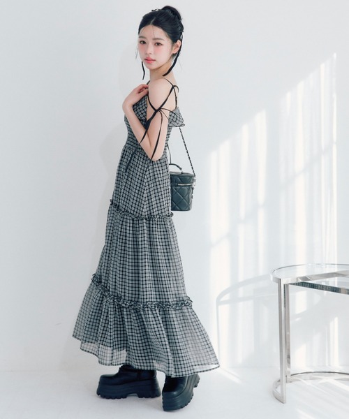 OLIVE des OLIVE（オリーブデオリーブ）の「フリルシャーリングティアードキャミワンピ（ワンピース・レディース・サックスブルー/ブラック/アイボリー・FREE）」の5枚目の写真