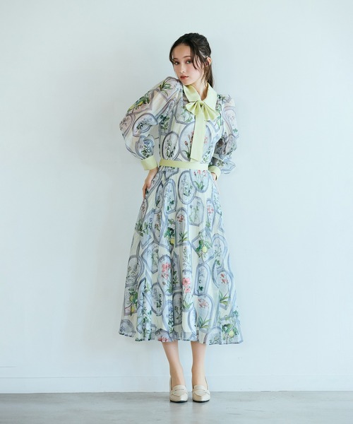 Audie a Muses(オーディアミューズ)の「フラワーフレームプリントプリーツスカート(スカート・レディース・イエロー/ブラック・42/38)」の1枚目の写真